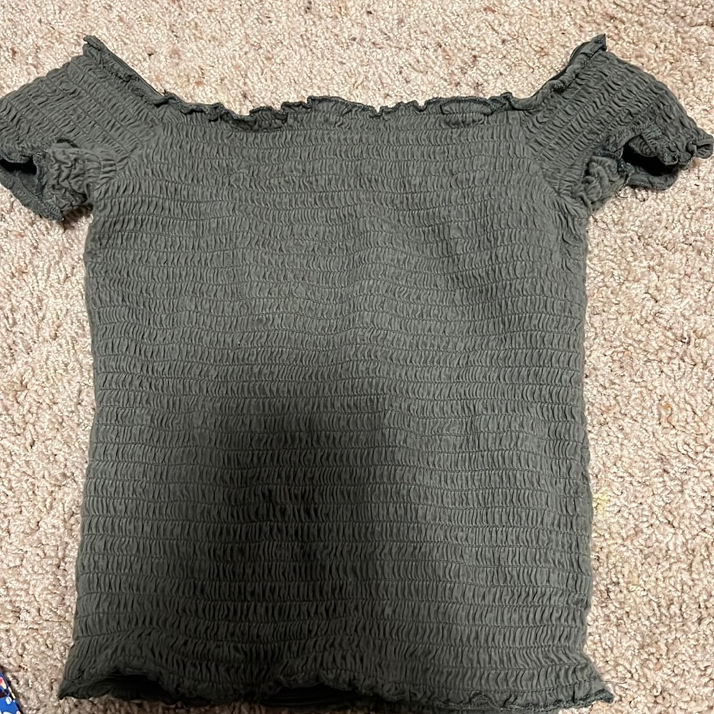 hollister off the shoulder ribbed crop top